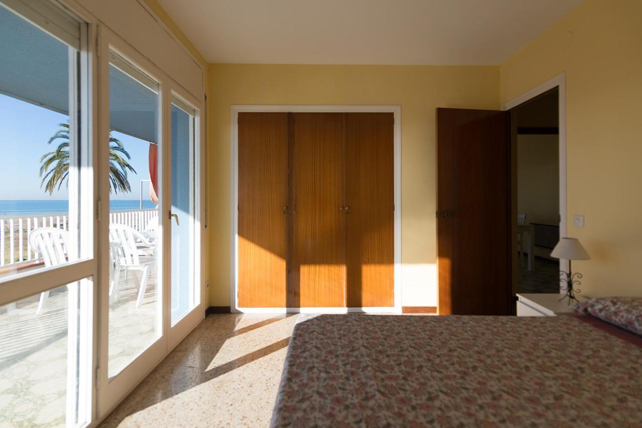 Apartamento En 1Era Linea Mar Con Terraza De 25M2 Castelldefels Ngoại thất bức ảnh